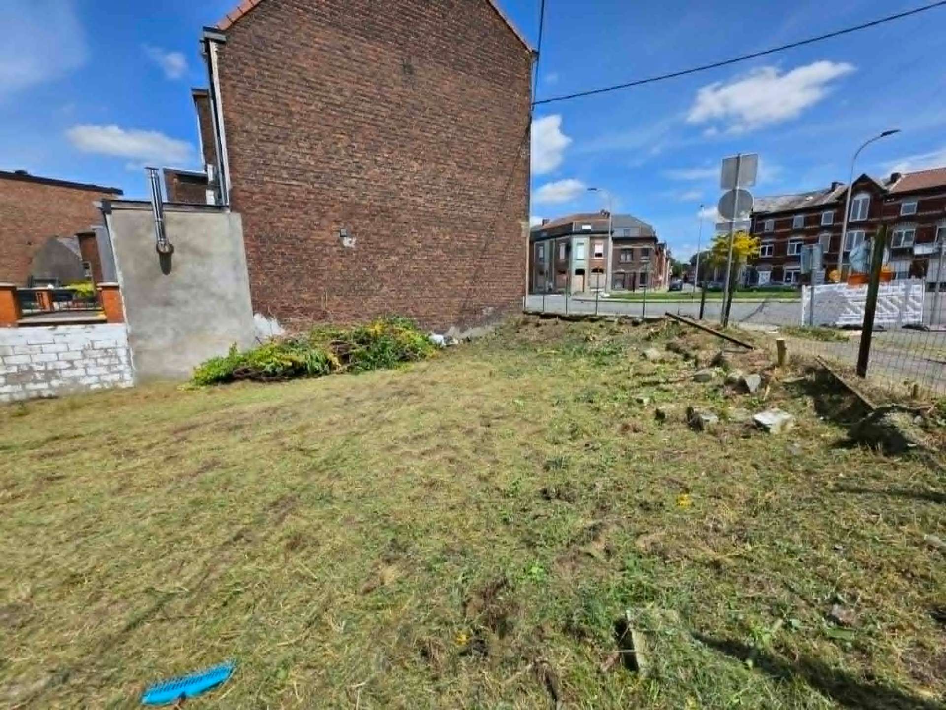 Terrain urbain débroussaillé — après