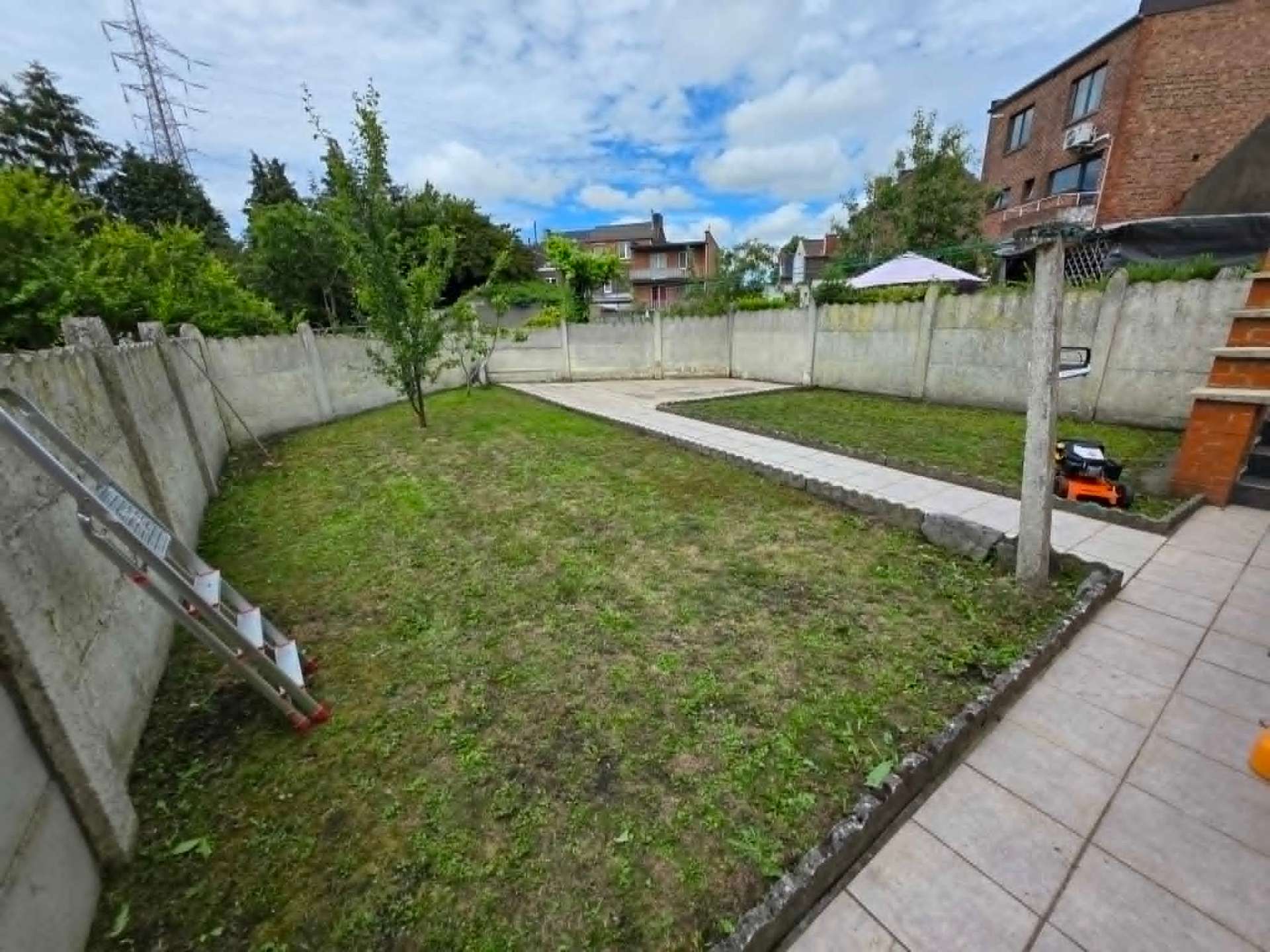 Jardin avec allée centrale restructuré — après