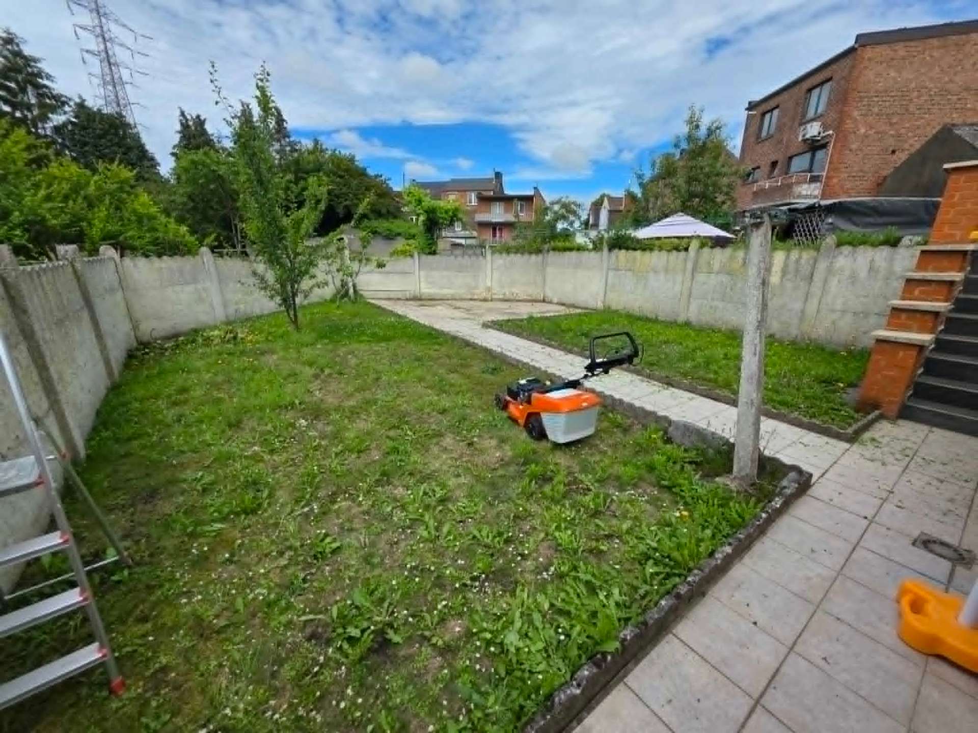Jardin avec allée centrale restructuré — avant